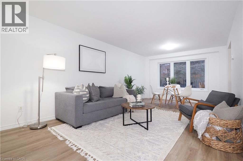 433 Exmoor Street, Waterloo, ON - Indoor Photo Showing Living Room