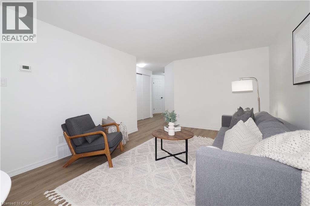 433 Exmoor Street, Waterloo, ON - Indoor Photo Showing Living Room