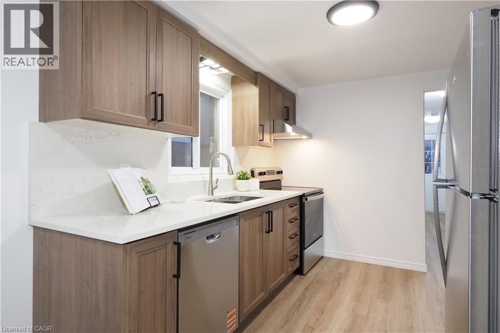 433 Exmoor Street, Waterloo, ON - Indoor Photo Showing Kitchen With Double Sink