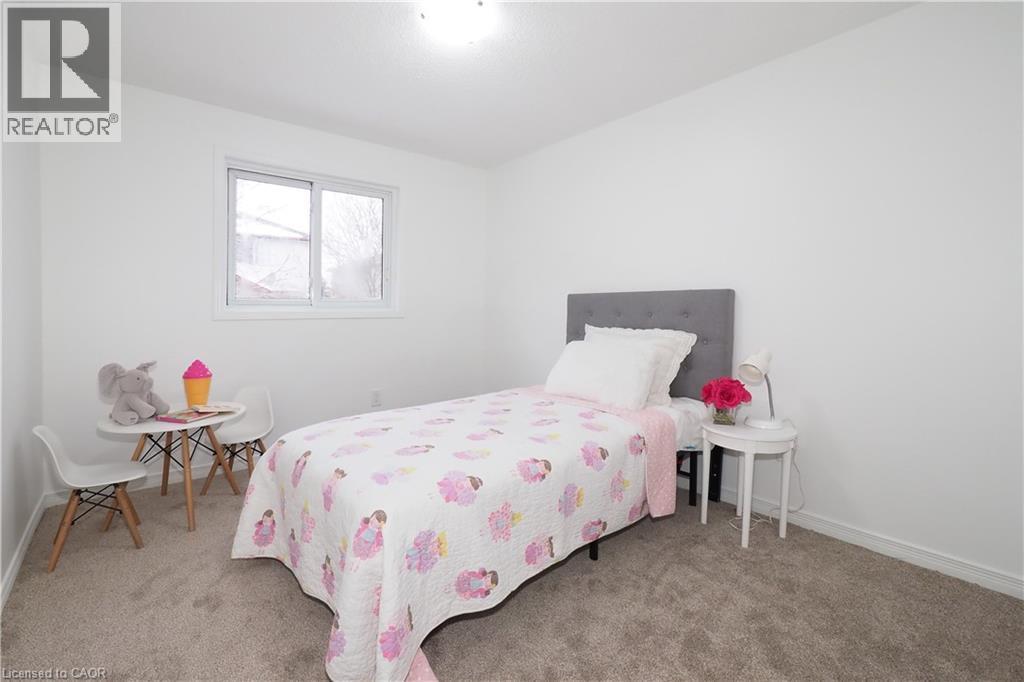 433 Exmoor Street, Waterloo, ON - Indoor Photo Showing Bedroom