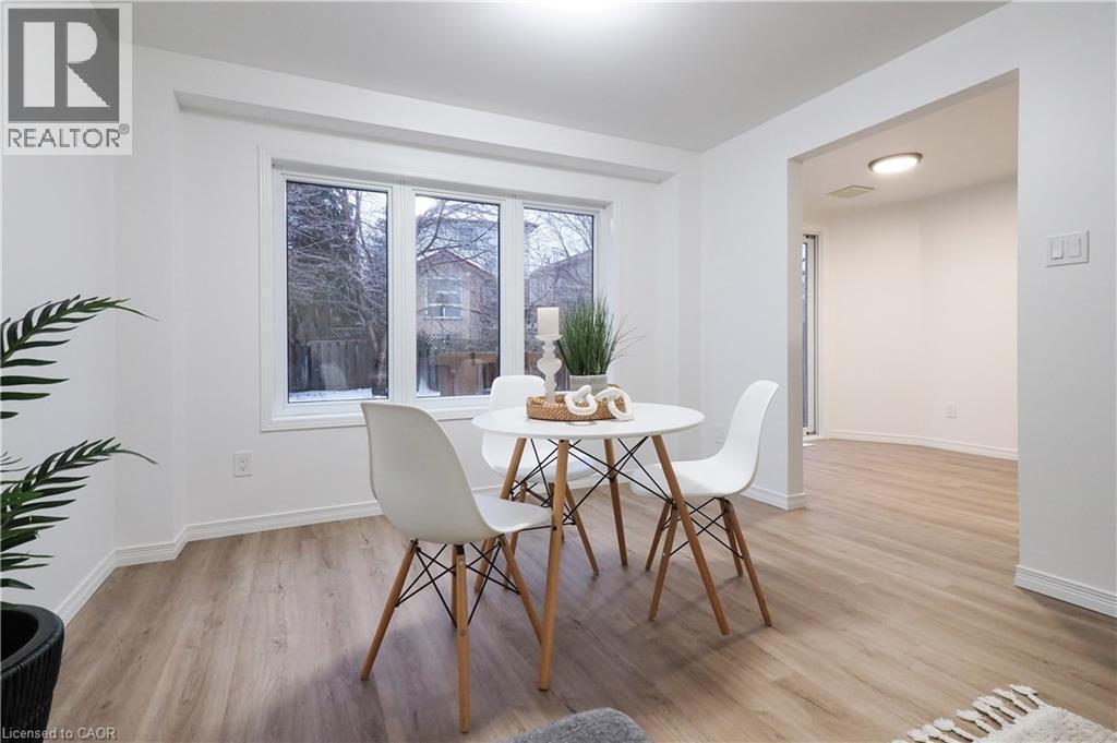 433 Exmoor Street, Waterloo, ON - Indoor Photo Showing Dining Room