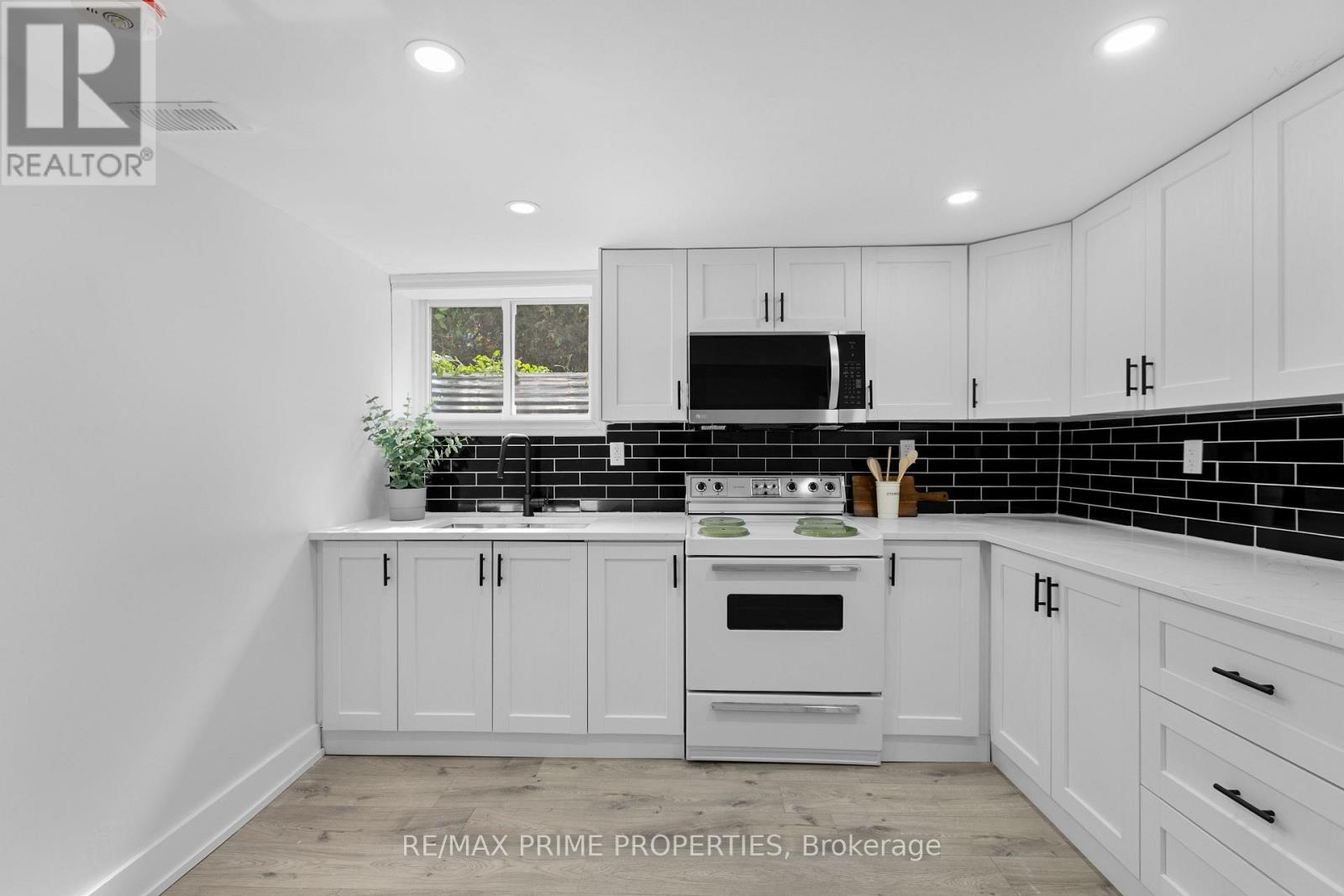 1035 Connery Avenue, Ottawa, ON - Indoor Photo Showing Kitchen