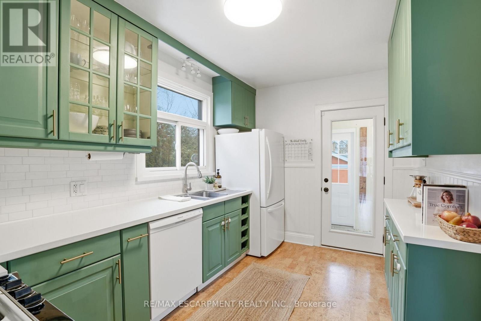 181 Grosvenor Avenue S, Hamilton, ON - Indoor Photo Showing Kitchen With Double Sink