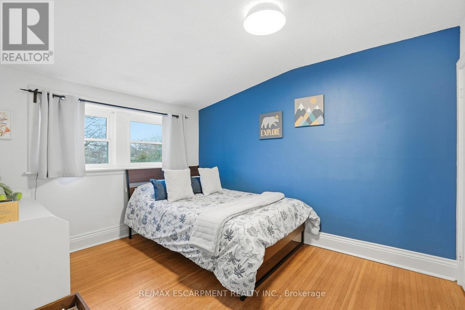 181 Grosvenor Avenue S, Hamilton, ON - Indoor Photo Showing Bedroom