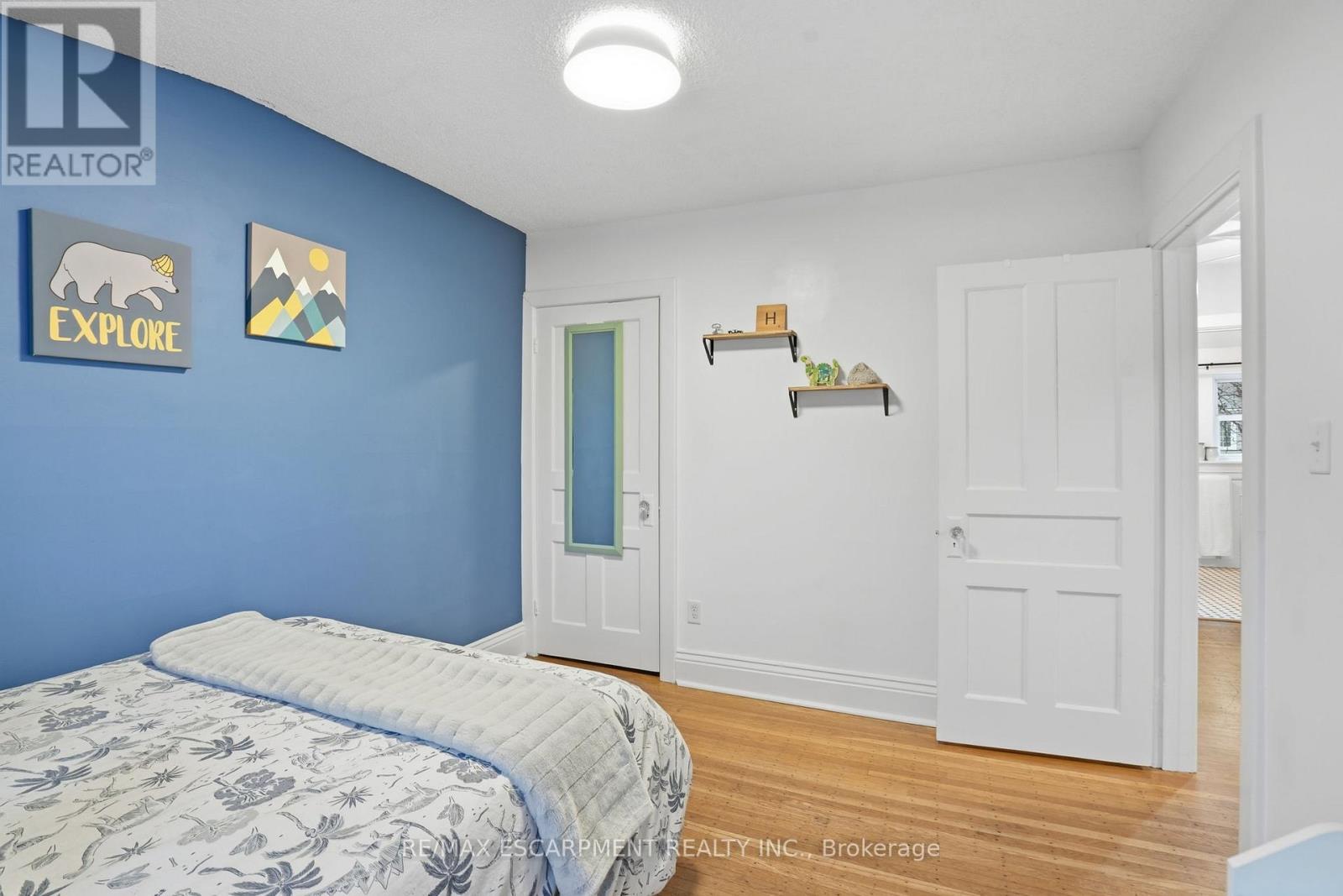 181 Grosvenor Avenue S, Hamilton, ON - Indoor Photo Showing Bedroom