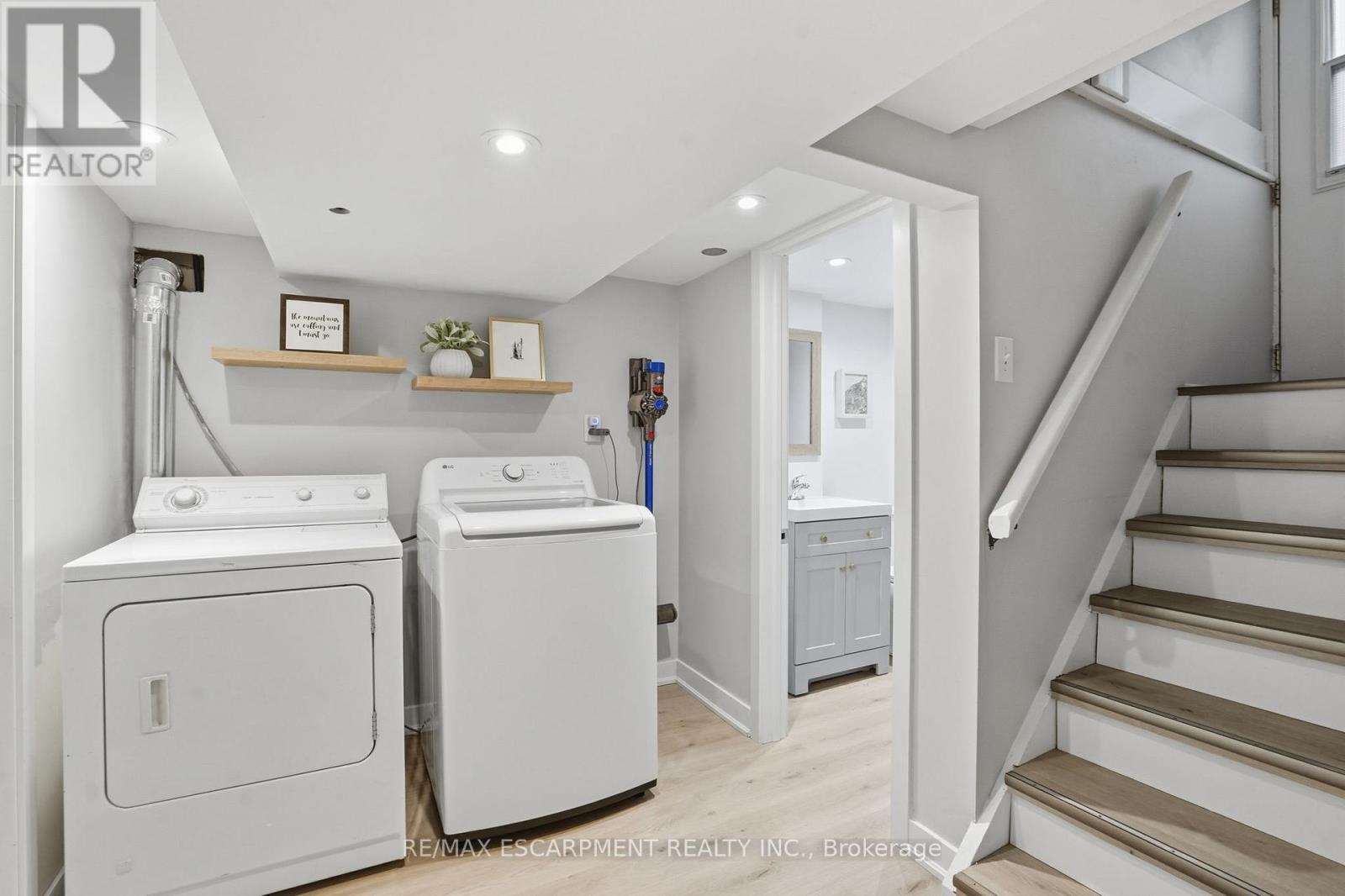 181 Grosvenor Avenue S, Hamilton, ON - Indoor Photo Showing Laundry Room