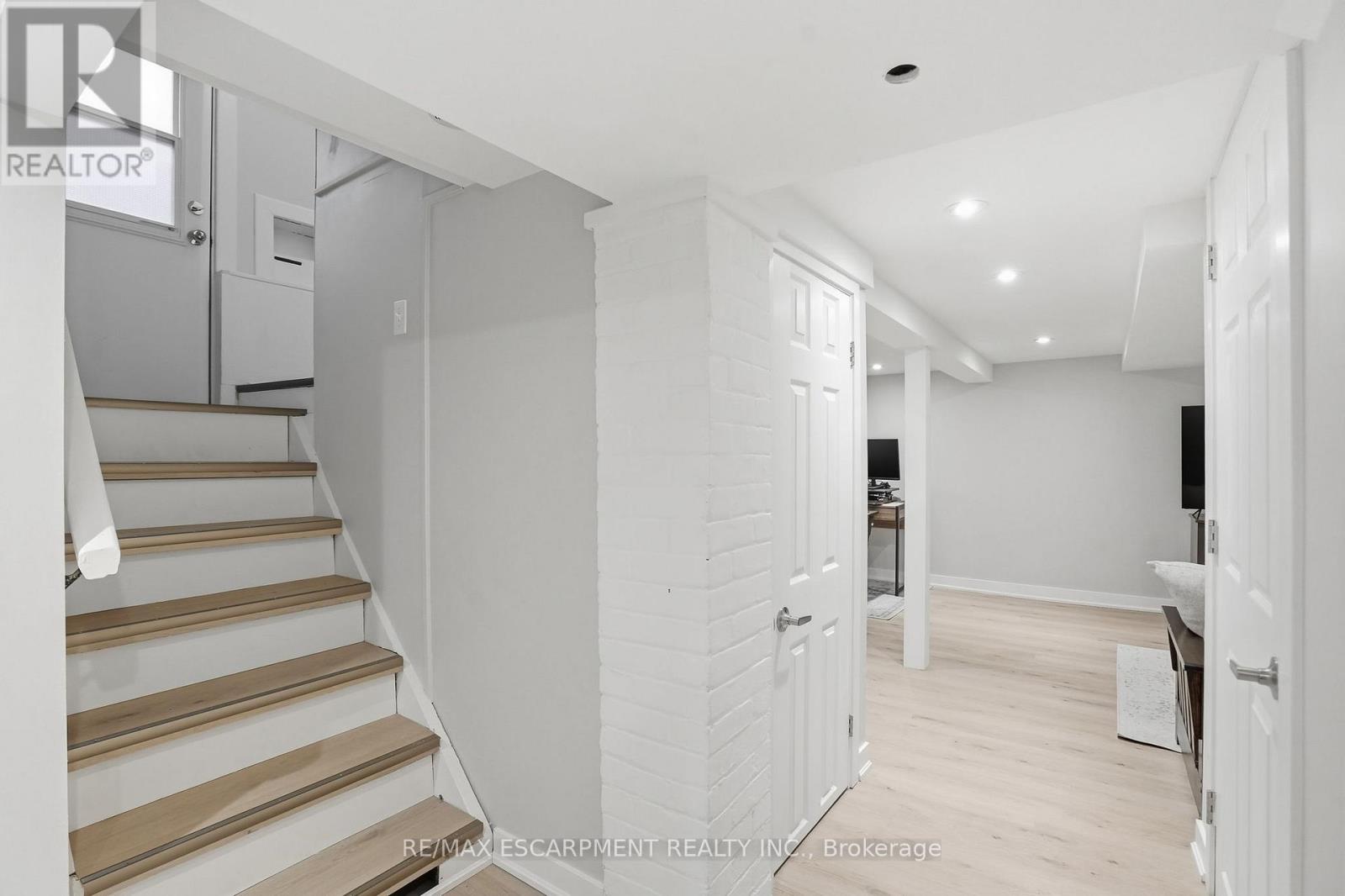 181 Grosvenor Avenue S, Hamilton, ON - Indoor Photo Showing Other Room