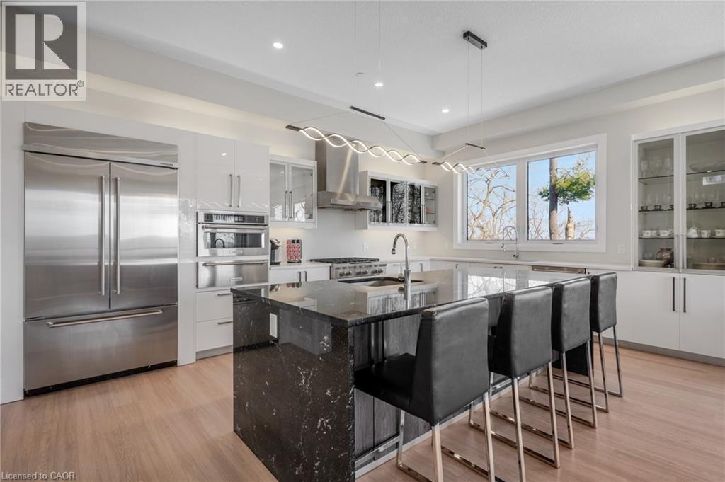 111 Grand Ridge Drive, Cambridge, ON - Indoor Photo Showing Kitchen With Upgraded Kitchen