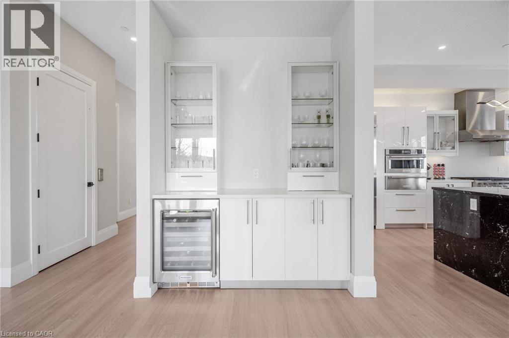111 Grand Ridge Drive, Cambridge, ON - Indoor Photo Showing Kitchen