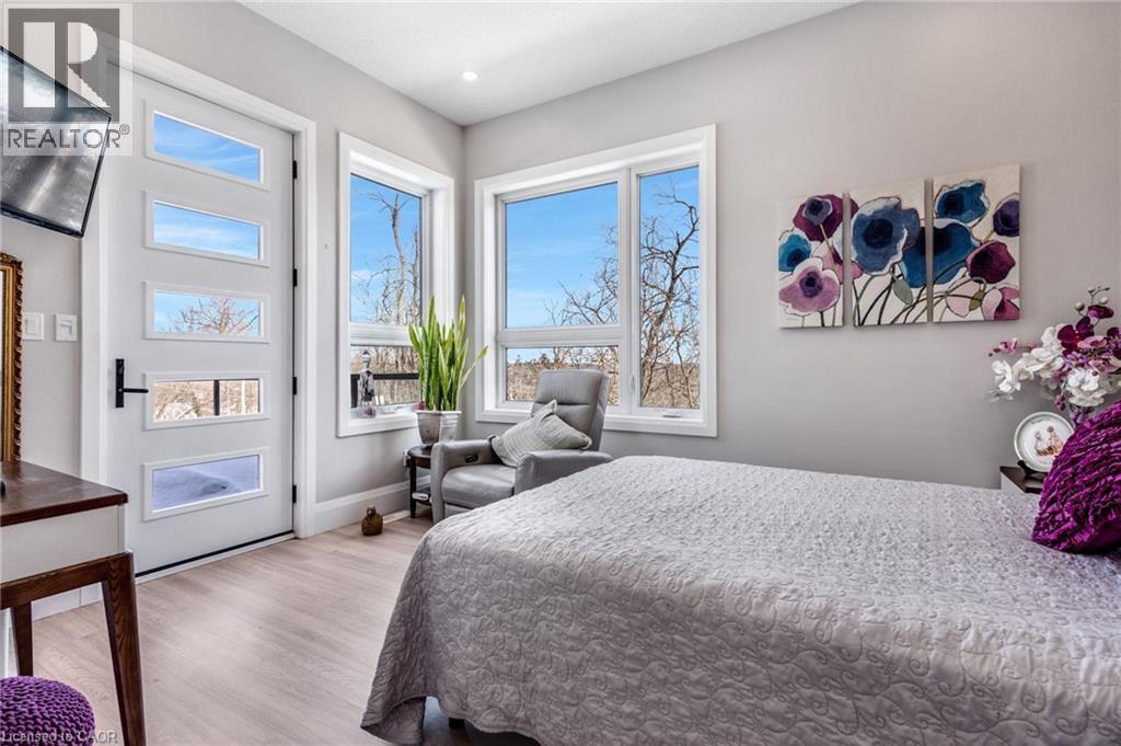 111 Grand Ridge Drive, Cambridge, ON - Indoor Photo Showing Bedroom