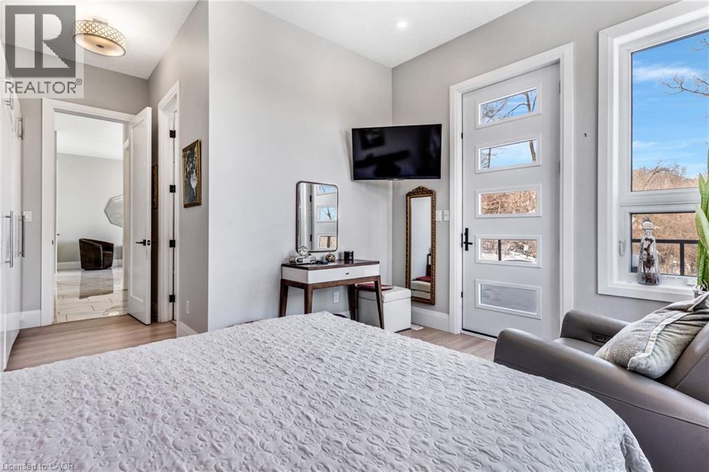 111 Grand Ridge Drive, Cambridge, ON - Indoor Photo Showing Bedroom