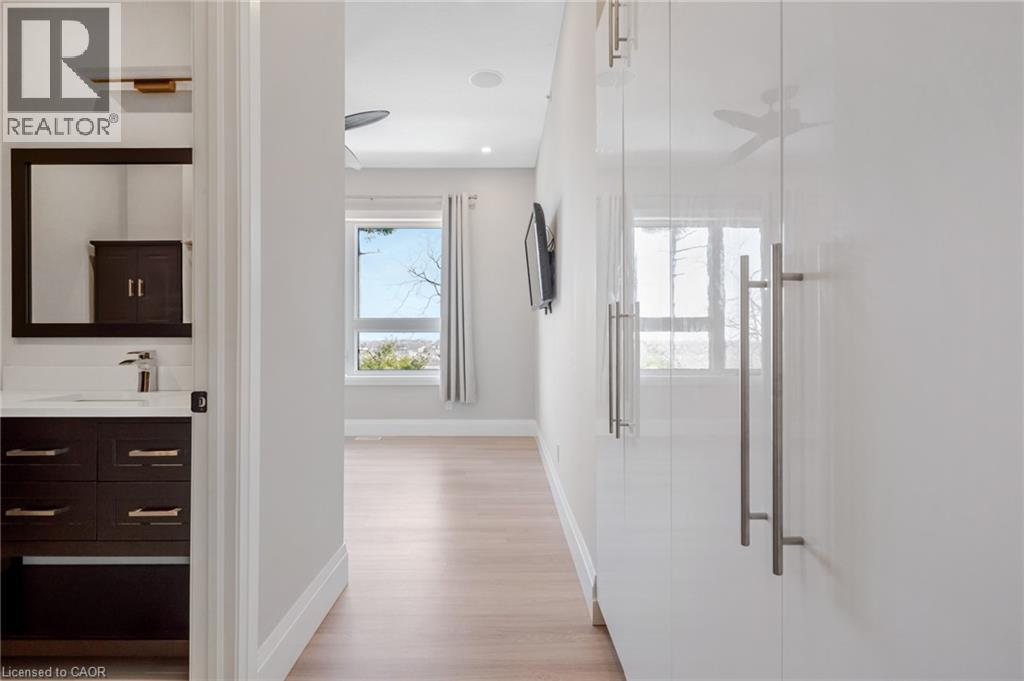 111 Grand Ridge Drive, Cambridge, ON - Indoor Photo Showing Other Room