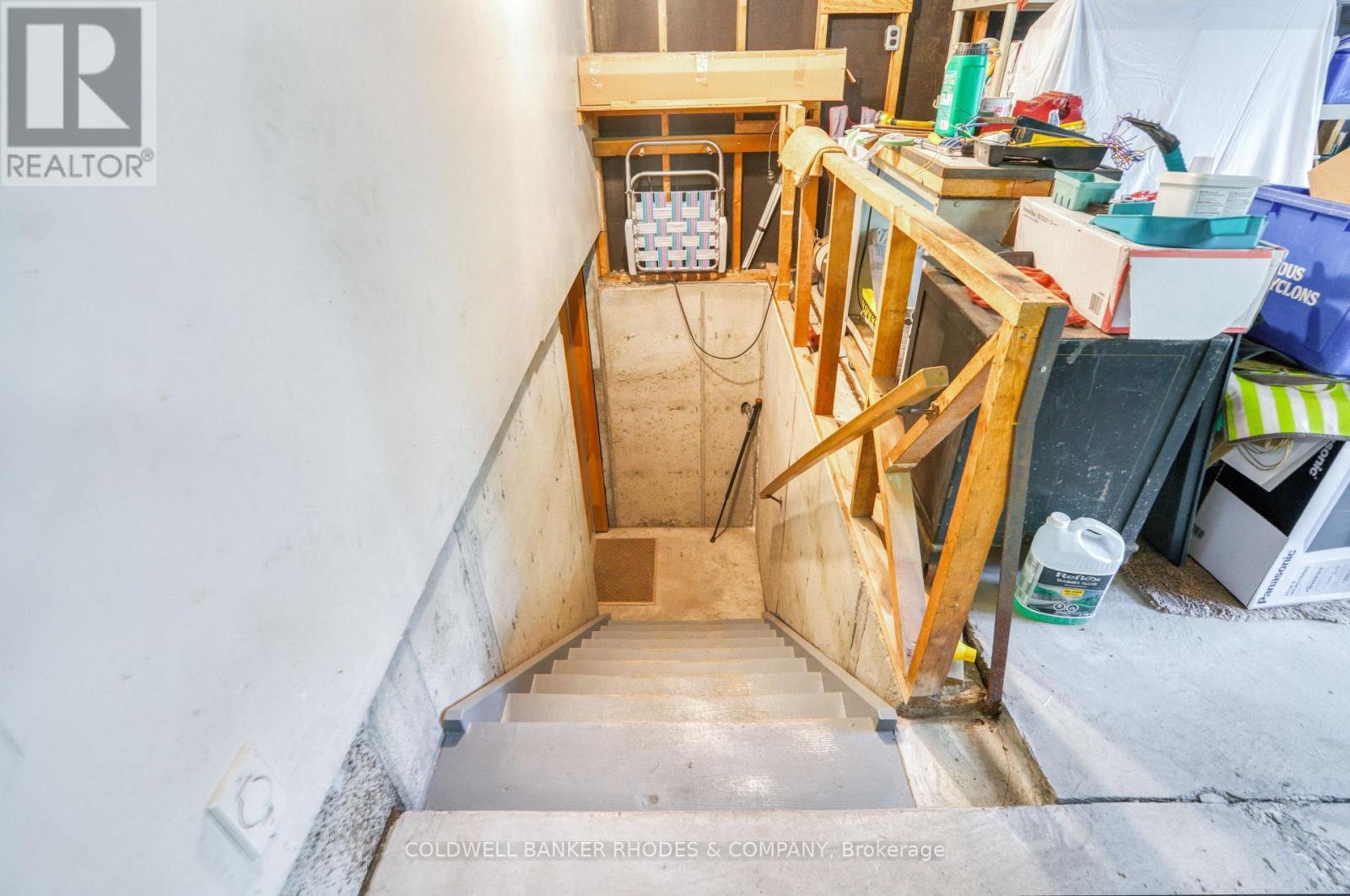 Basement leads up to oversized garage. - 118 Robinson Avenue, Ottawa, ON - Indoor Photo Showing Other Room