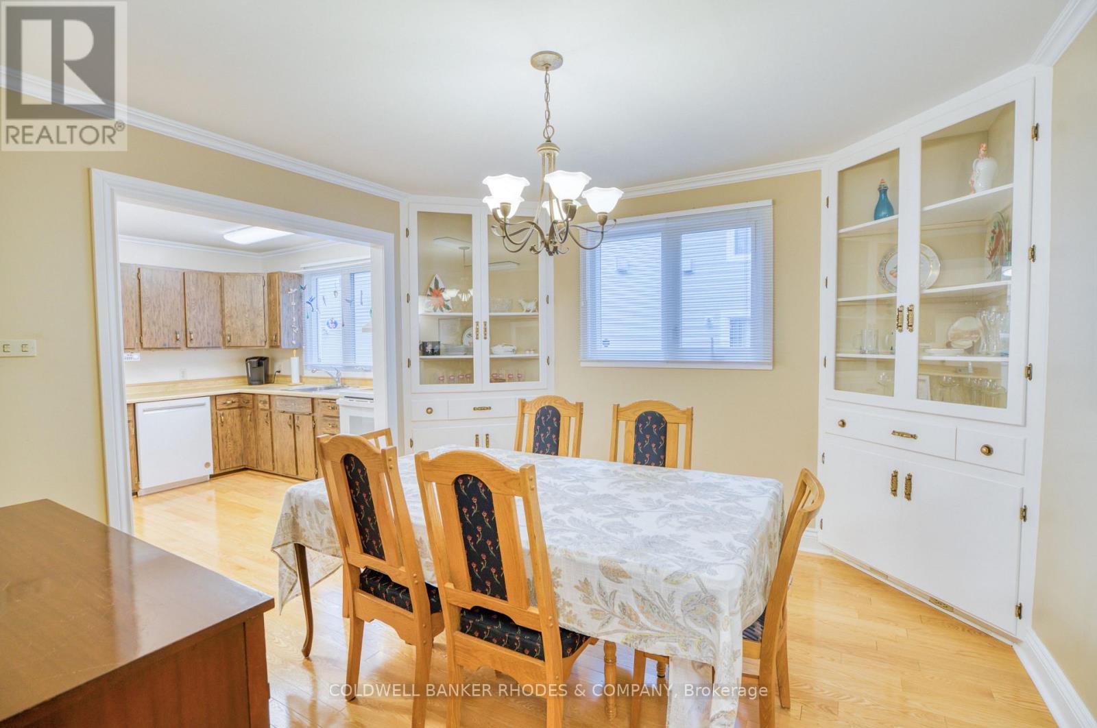 Dining room has beautiful built-ins. - 118 Robinson Avenue, Ottawa, ON - Indoor Photo Showing Dining Room