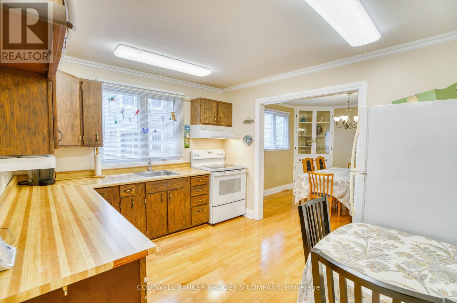 Room for an eat-in area. - 118 Robinson Avenue, Ottawa, ON - Indoor Photo Showing Kitchen