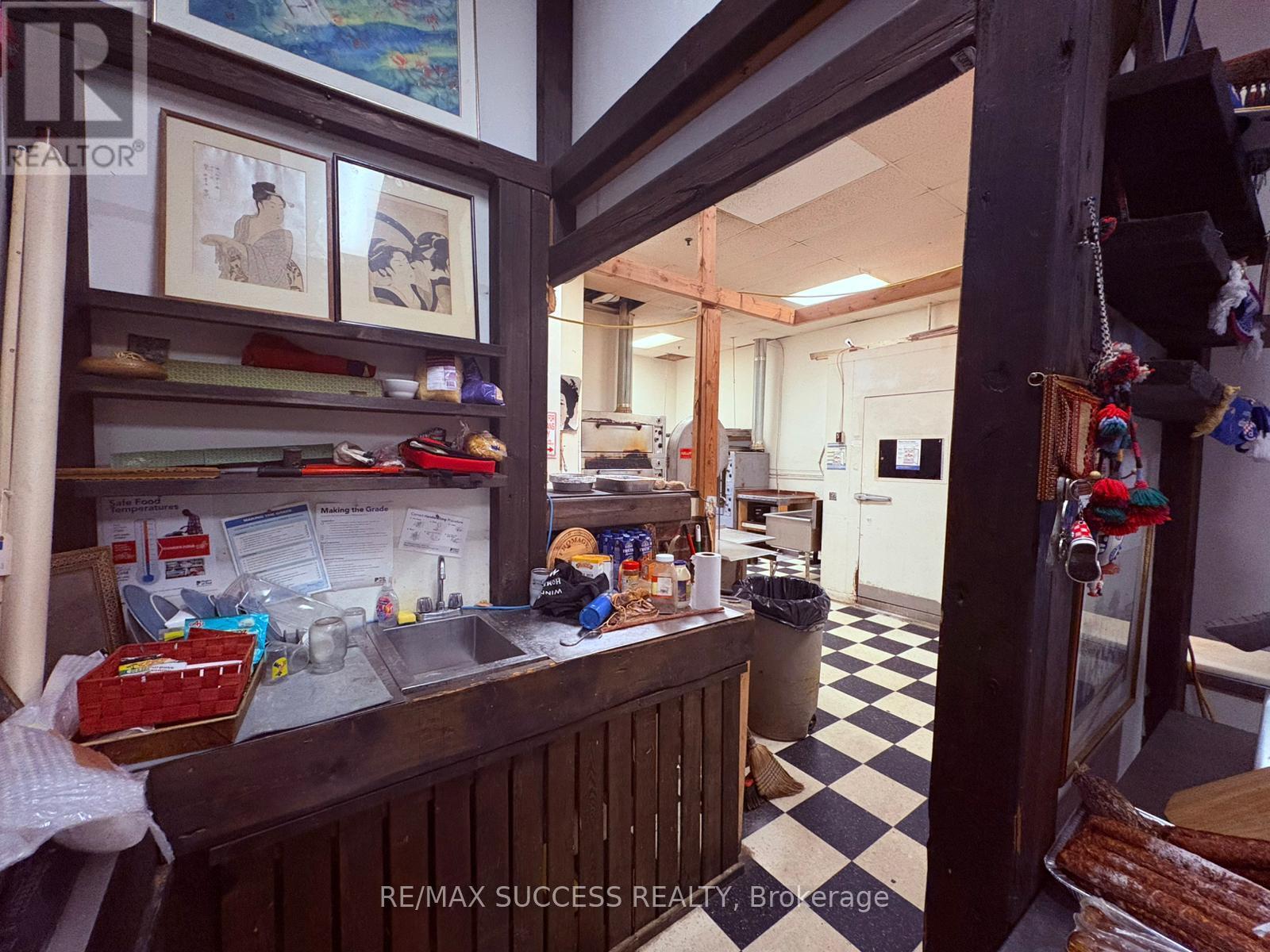 918 Dundas Street E, Mississauga, ON