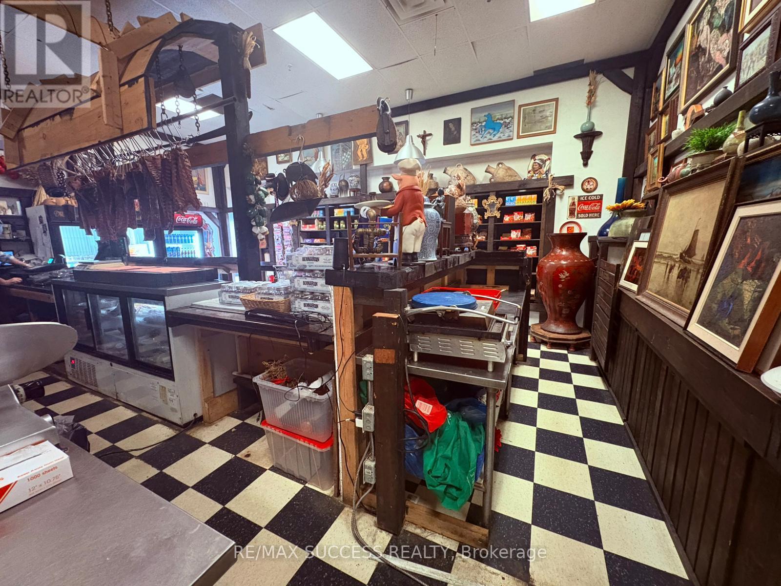 918 Dundas Street E, Mississauga, ON