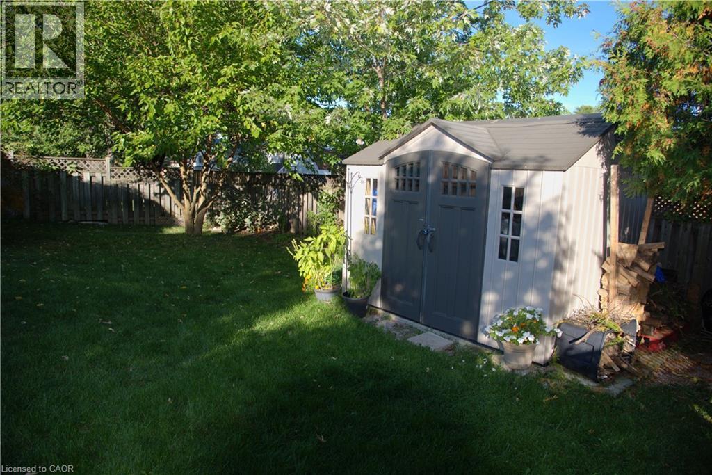 77 Lawfield Drive, Hamilton, ON - Outdoor