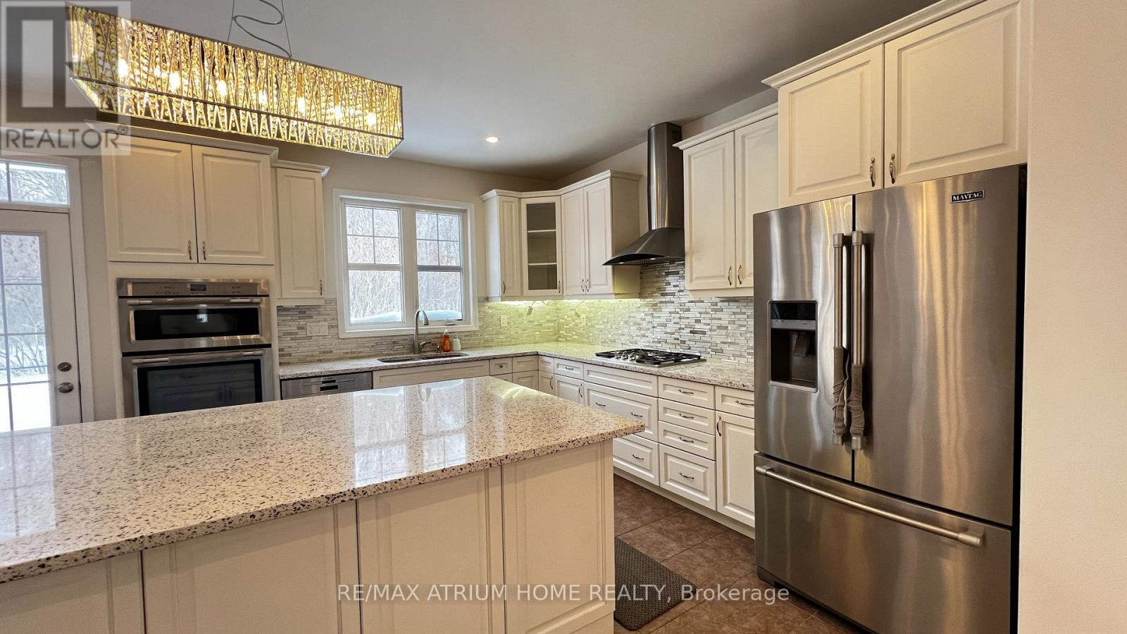 Kitchen 1 - 2 Forest Grove Lane, Kitchener, ON - Indoor Photo Showing Kitchen With Upgraded Kitchen