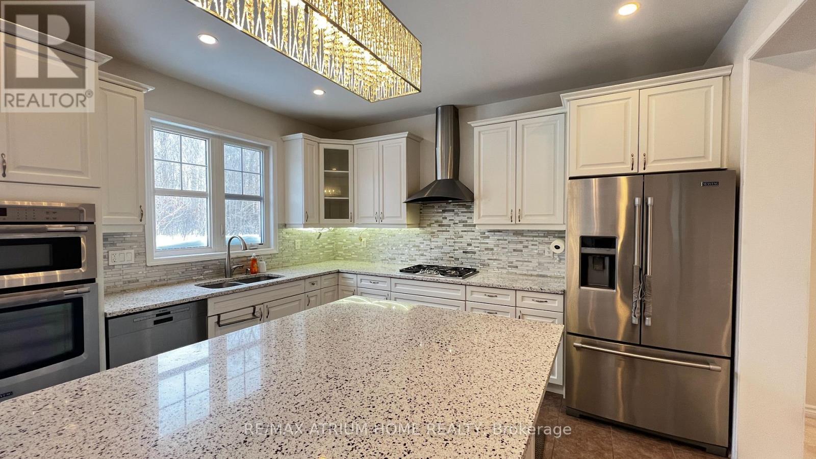 Kitchen 2 - 2 Forest Grove Lane, Kitchener, ON - Indoor Photo Showing Kitchen With Double Sink With Upgraded Kitchen