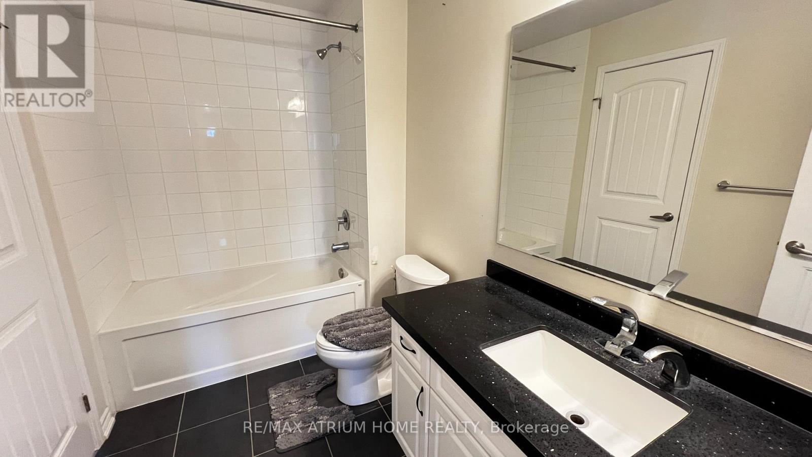 Second Bathroom (4pc) - 2 Forest Grove Lane, Kitchener, ON - Indoor Photo Showing Bathroom