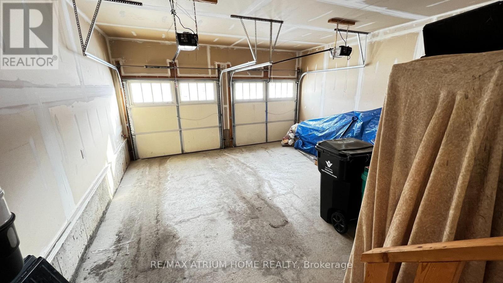 Garage (Double) - 2 Forest Grove Lane, Kitchener, ON - Indoor Photo Showing Garage