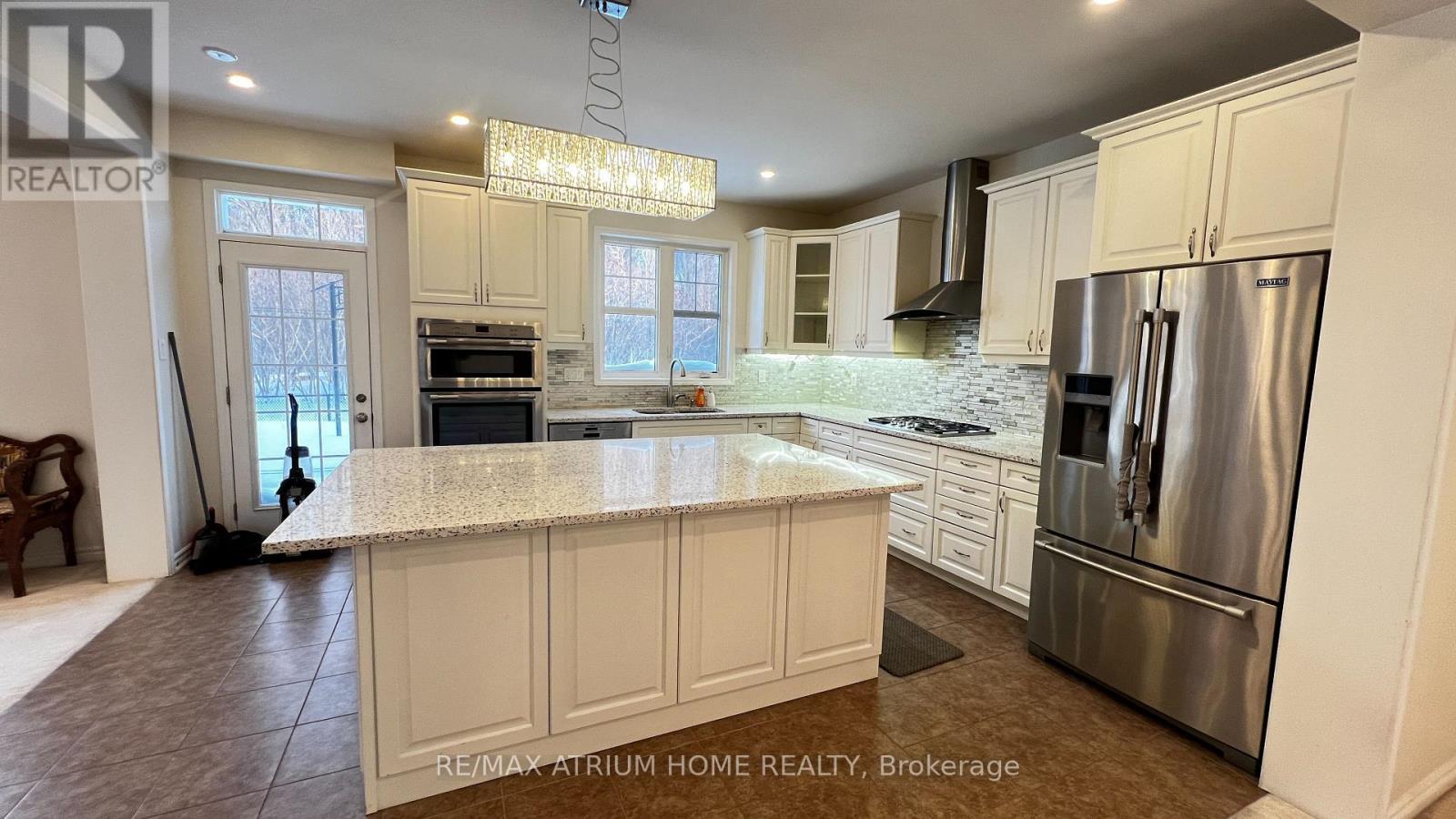 Kitchen - 2 Forest Grove Lane, Kitchener, ON - Indoor Photo Showing Kitchen With Upgraded Kitchen