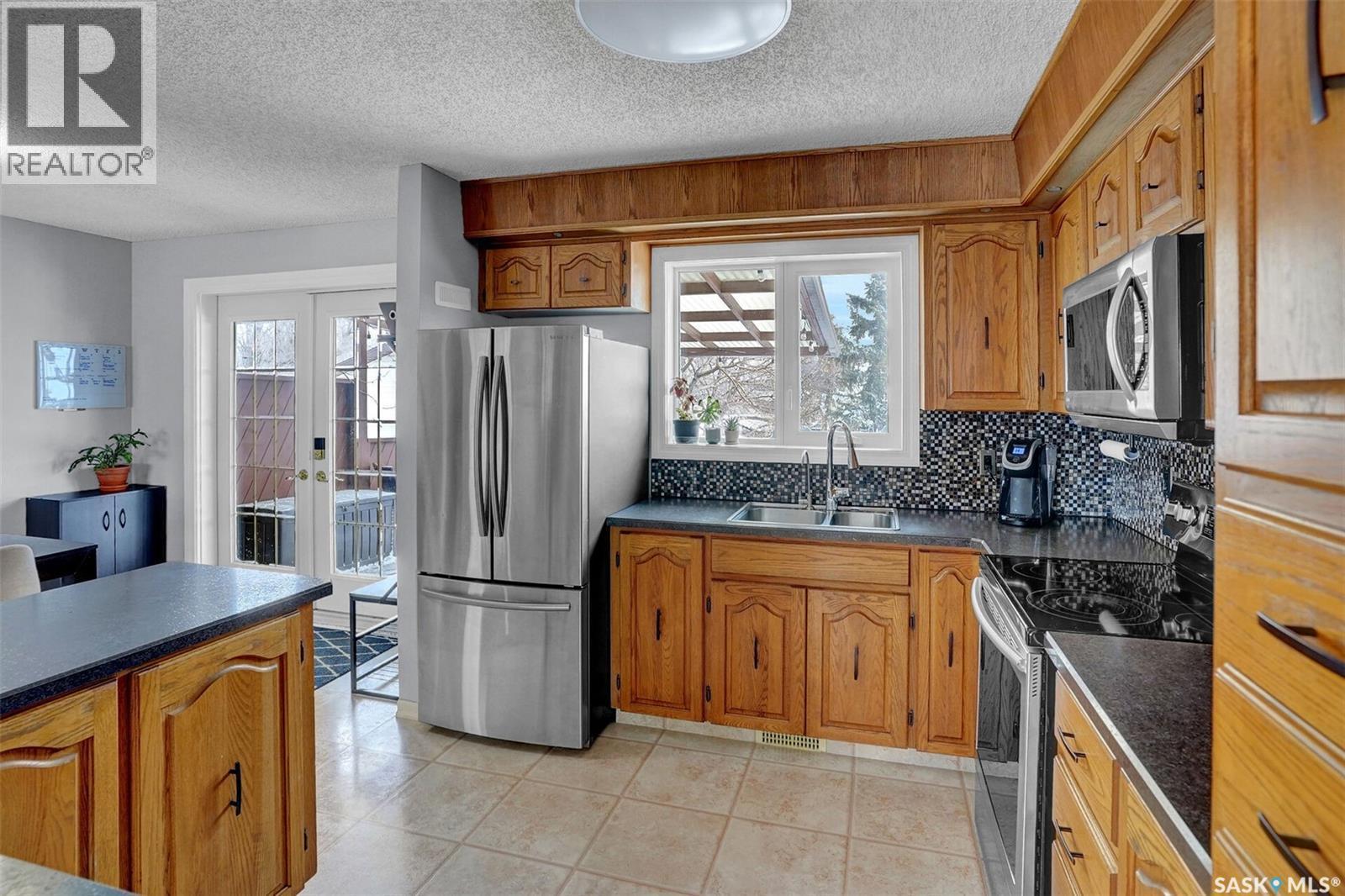 1245 Runciman Crescent N, Regina, SK - Indoor Photo Showing Kitchen With Double Sink