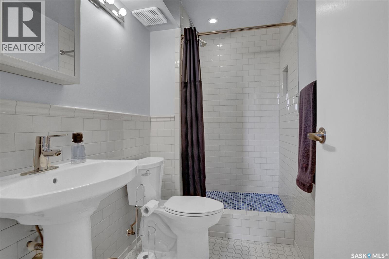 1245 Runciman Crescent N, Regina, SK - Indoor Photo Showing Bathroom