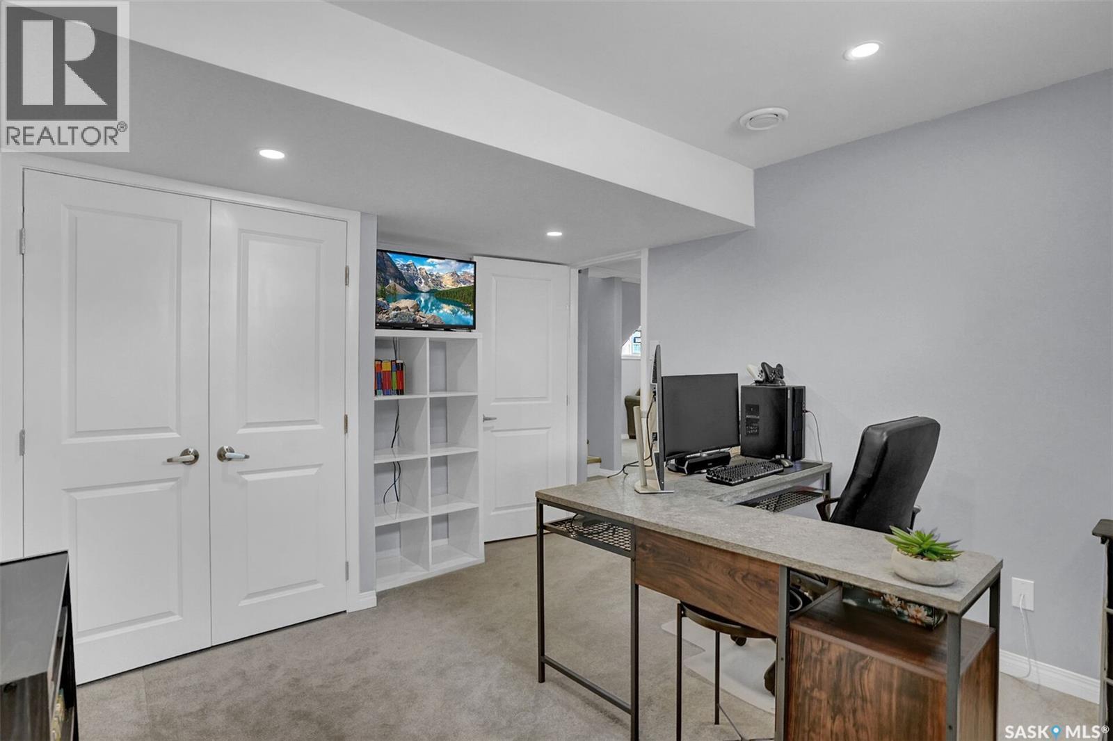 1245 Runciman Crescent N, Regina, SK - Indoor Photo Showing Office