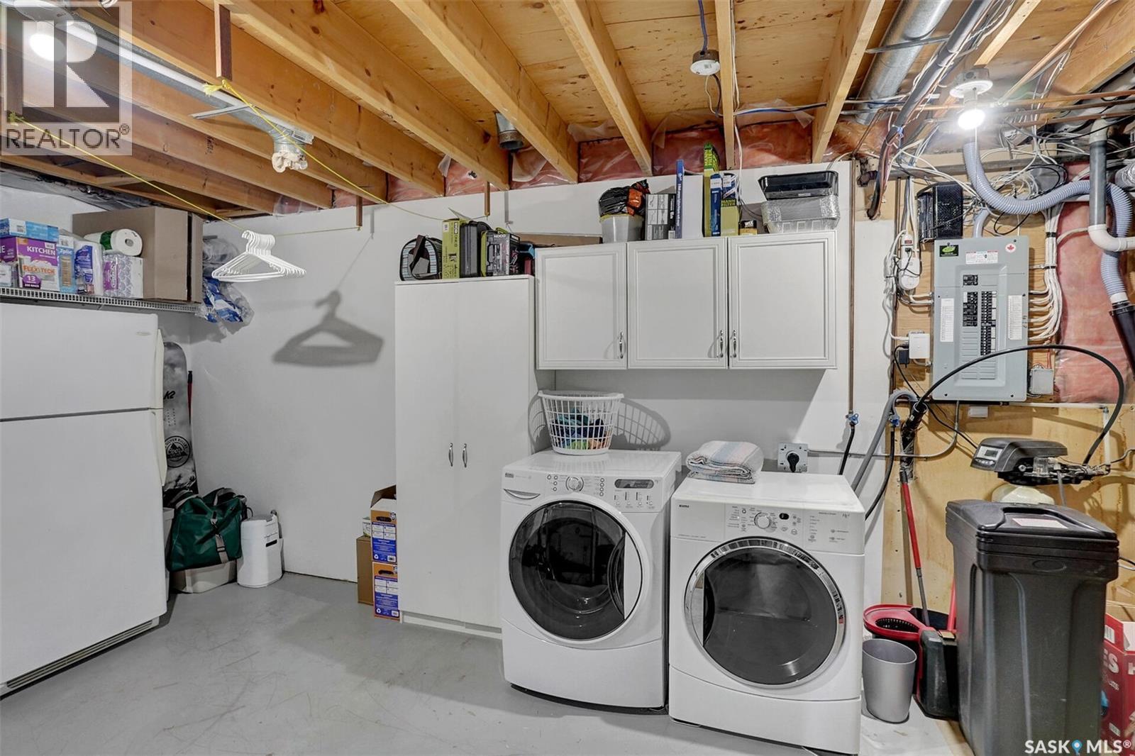 1245 Runciman Crescent N, Regina, SK - Indoor Photo Showing Laundry Room