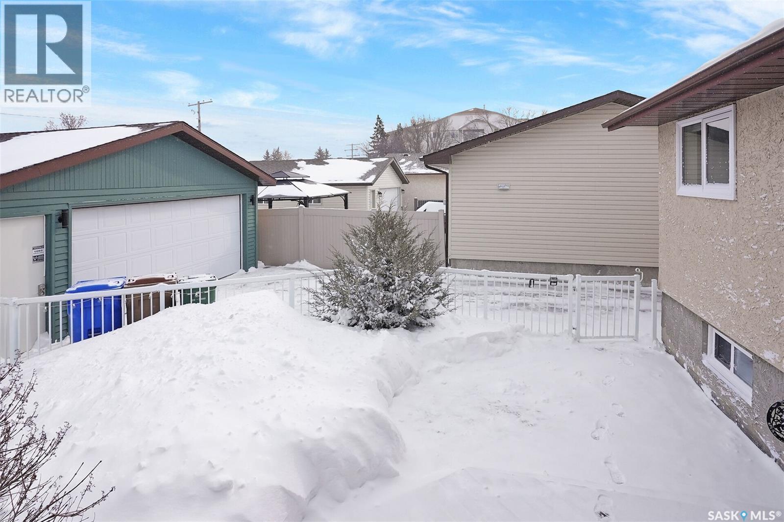 1245 Runciman Crescent N, Regina, SK - Outdoor With Exterior