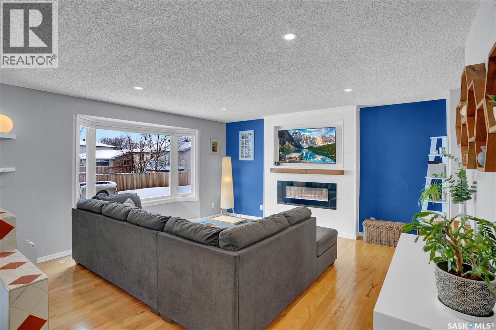 1245 Runciman Crescent N, Regina, SK - Indoor Photo Showing Living Room With Fireplace