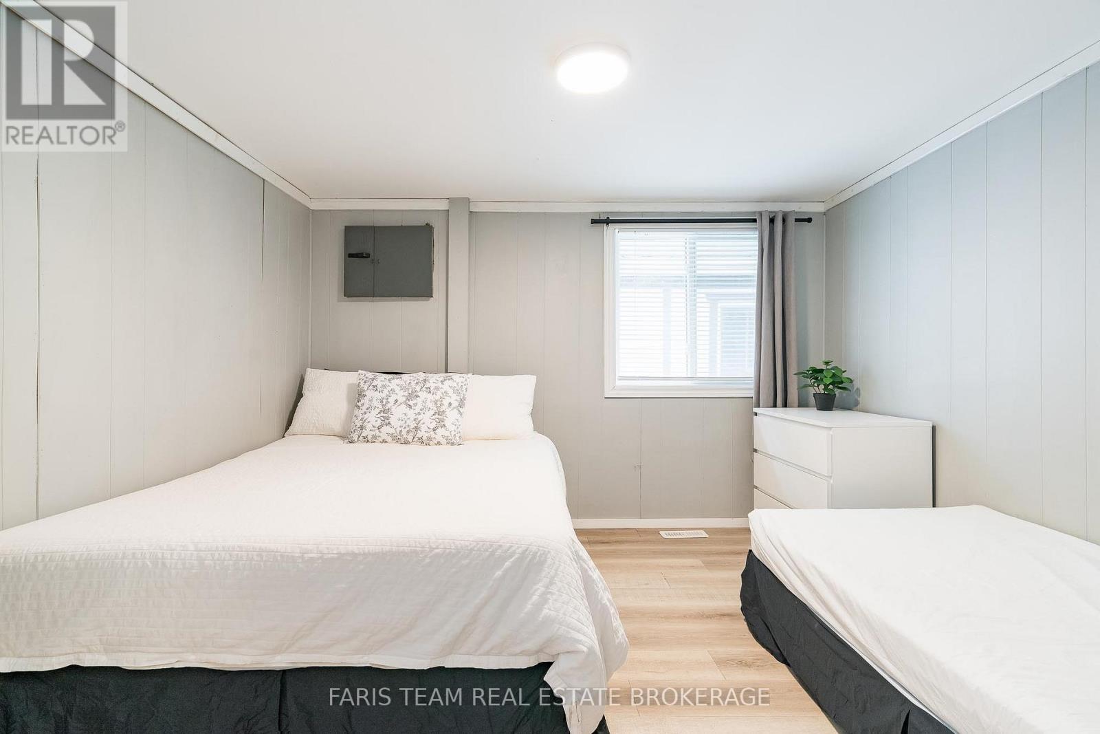 113 River Road E, Wasaga Beach, ON - Indoor Photo Showing Bedroom