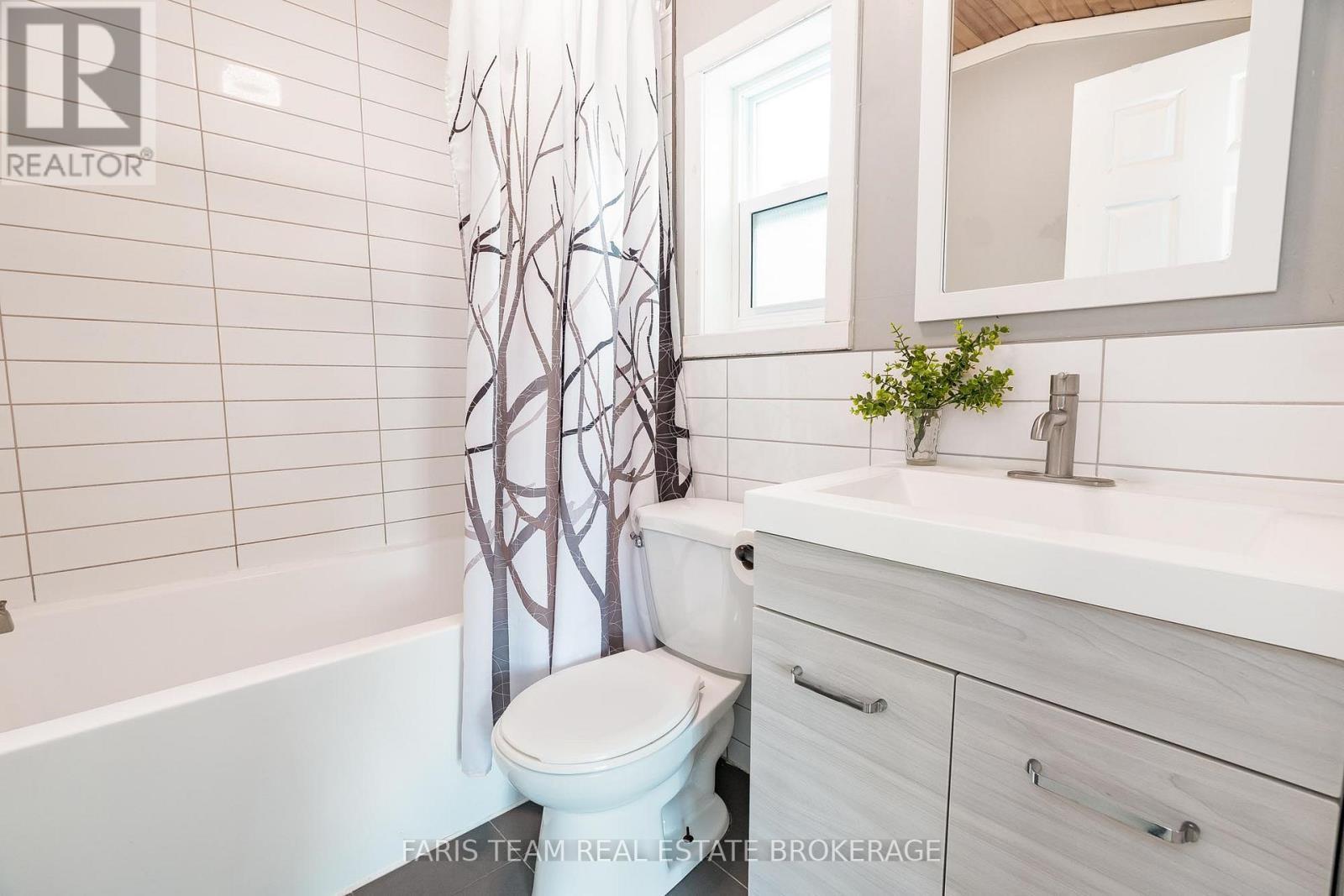 113 River Road E, Wasaga Beach, ON - Indoor Photo Showing Bathroom