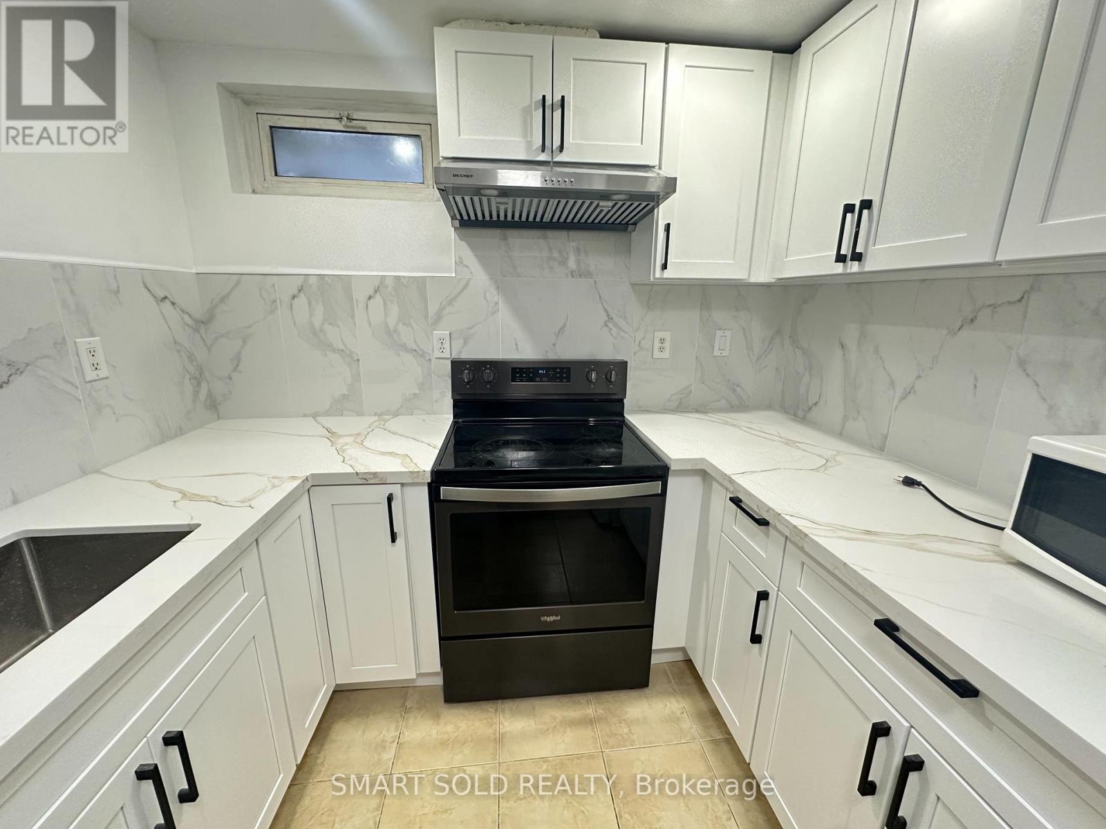 4211 Murray Hill Crescent, Mississauga, ON - Indoor Photo Showing Kitchen