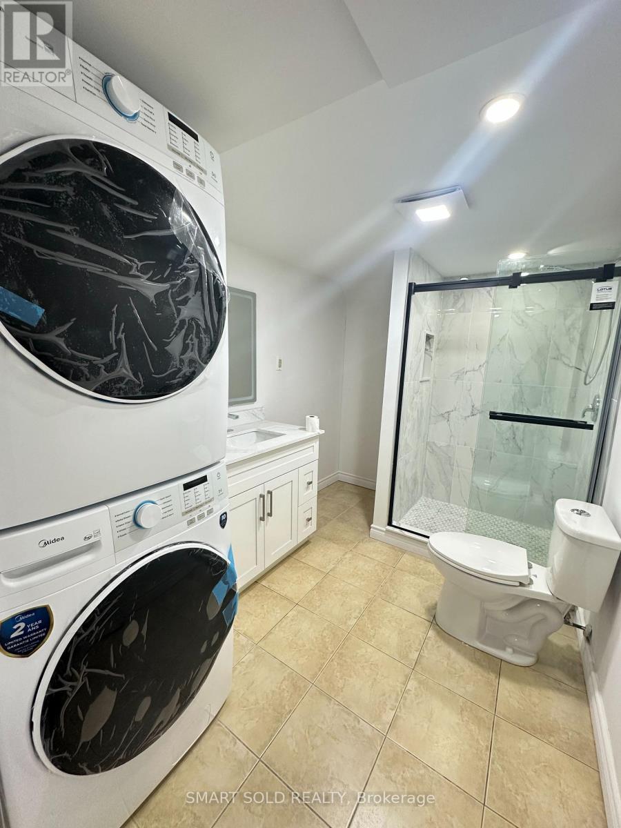4211 Murray Hill Crescent, Mississauga, ON - Indoor Photo Showing Laundry Room