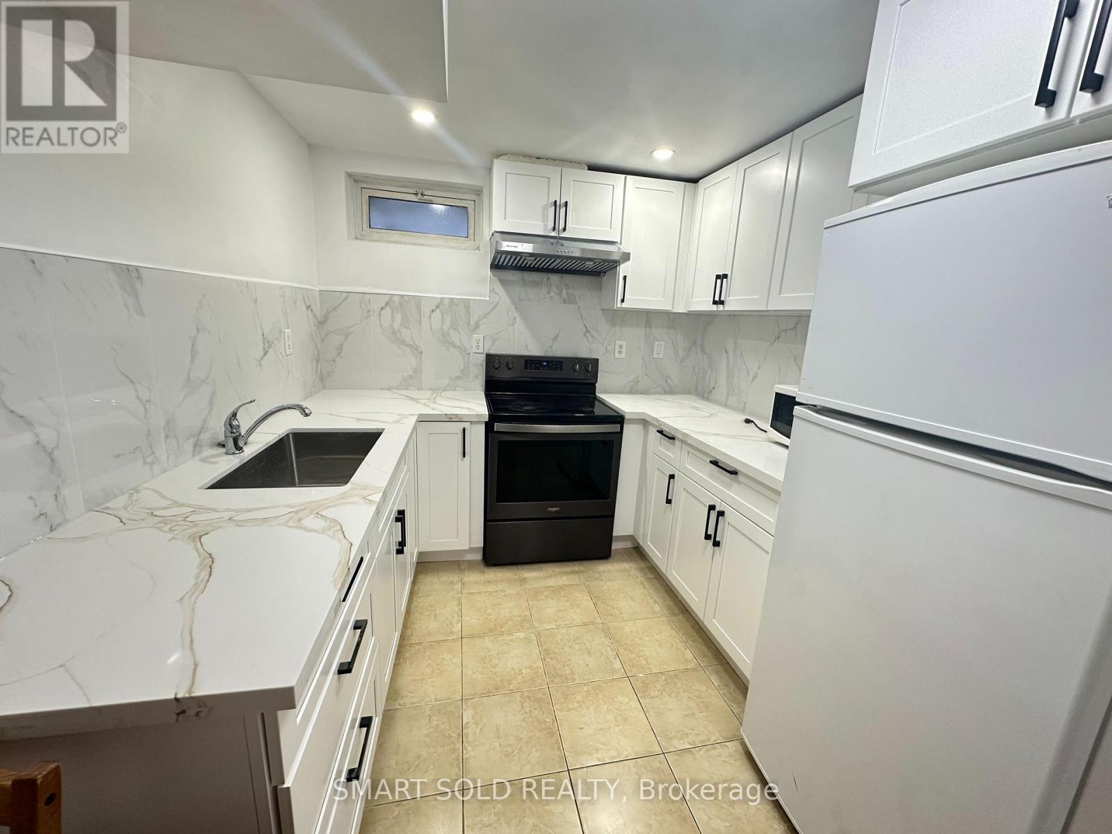 4211 Murray Hill Crescent, Mississauga, ON - Indoor Photo Showing Kitchen