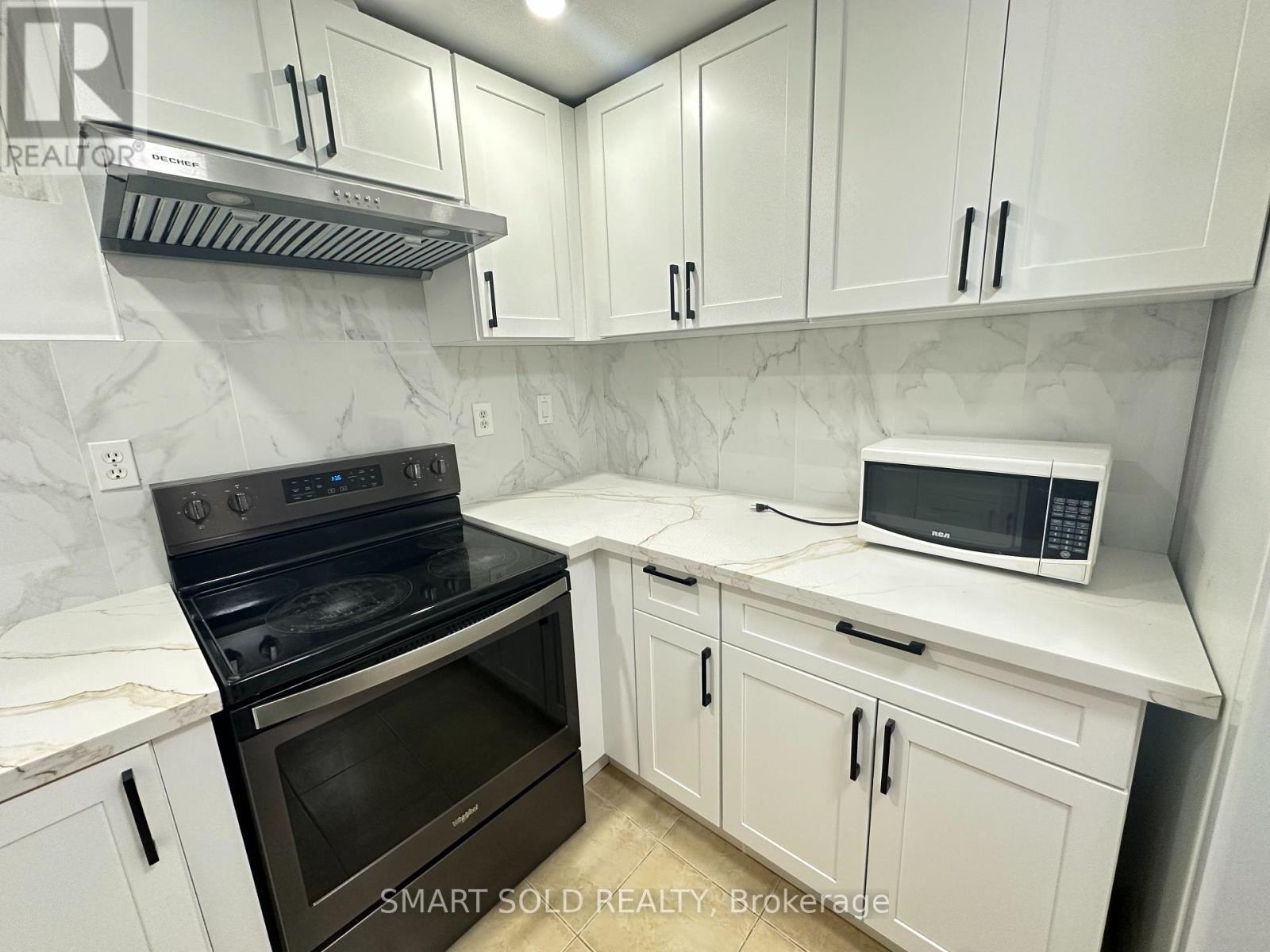 4211 Murray Hill Crescent, Mississauga, ON - Indoor Photo Showing Kitchen
