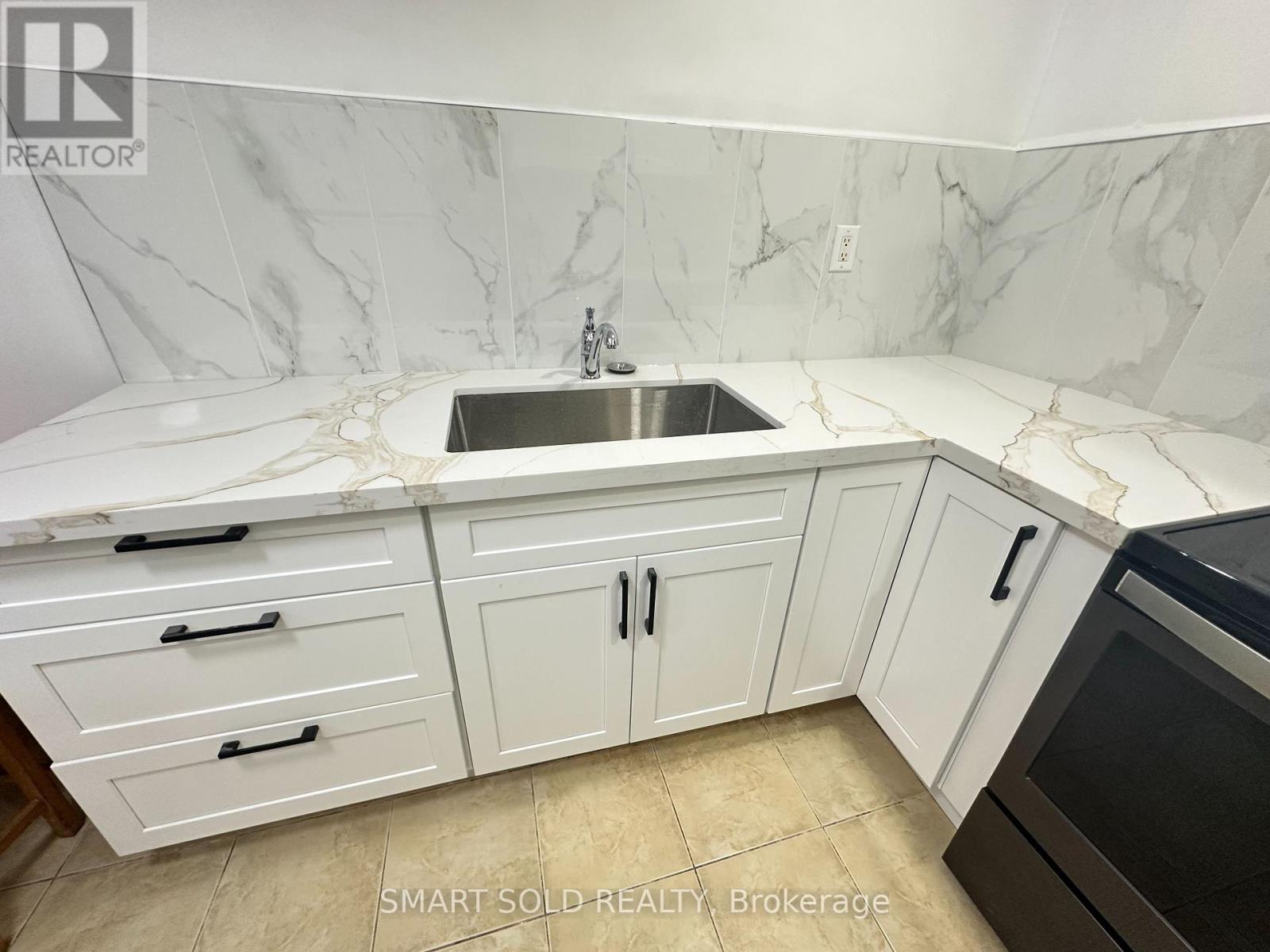 4211 Murray Hill Crescent, Mississauga, ON - Indoor Photo Showing Kitchen