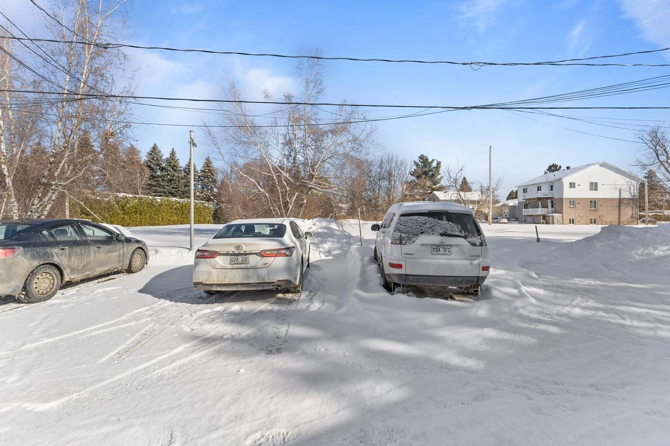 Parking - 90 Rue Du Golf, Lavaltrie, QC