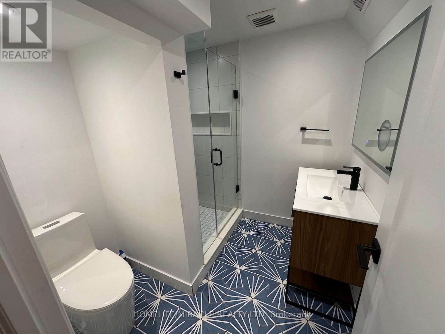 2064 Millway Gate, Mississauga, ON - Indoor Photo Showing Bathroom