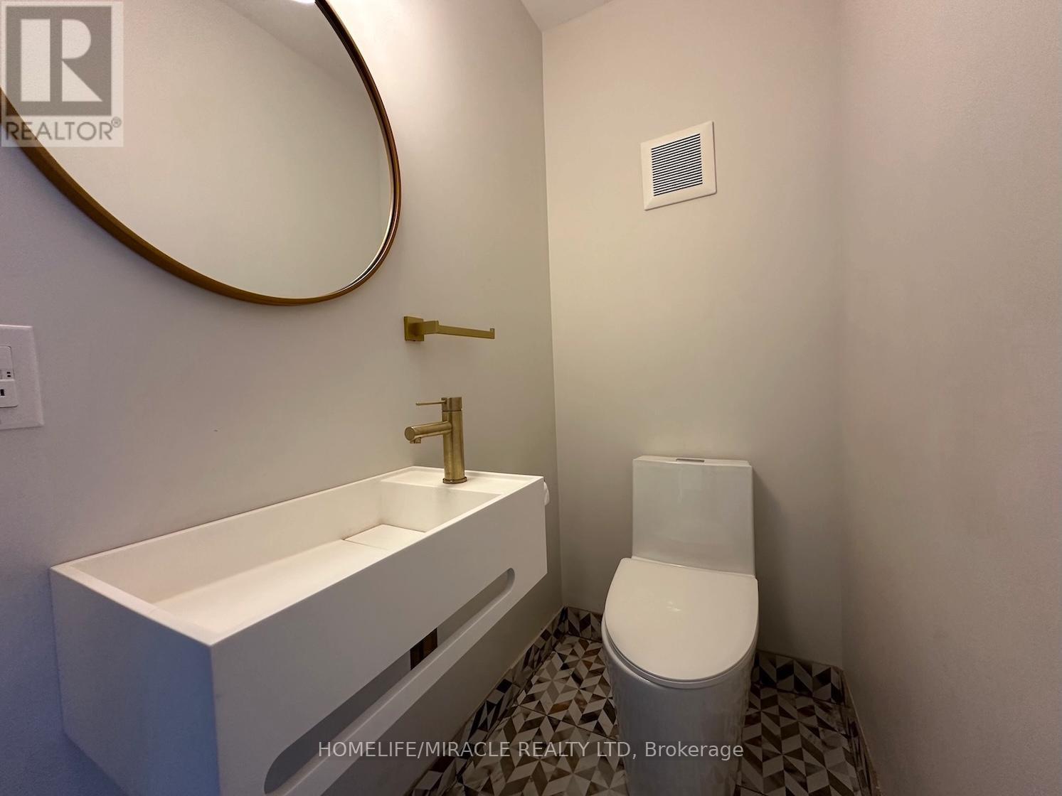 2064 Millway Gate, Mississauga, ON - Indoor Photo Showing Bathroom