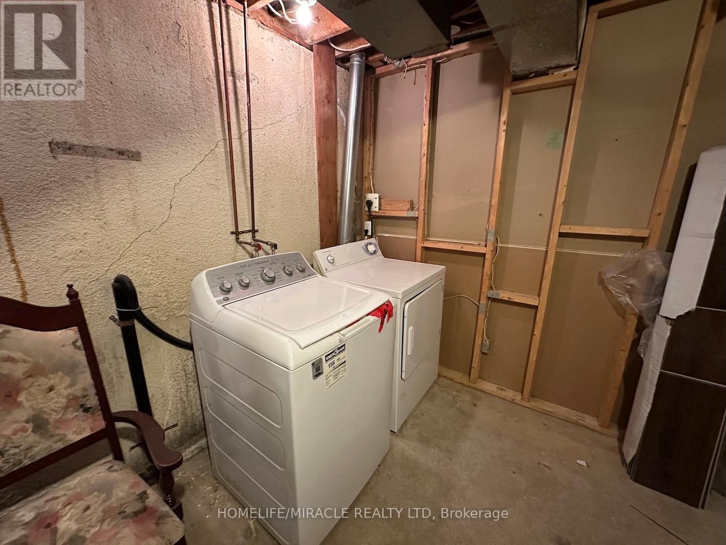 2064 Millway Gate, Mississauga, ON - Indoor Photo Showing Laundry Room
