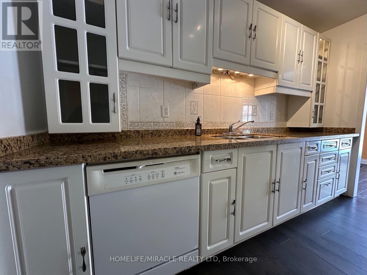2064 Millway Gate, Mississauga, ON - Indoor Photo Showing Kitchen