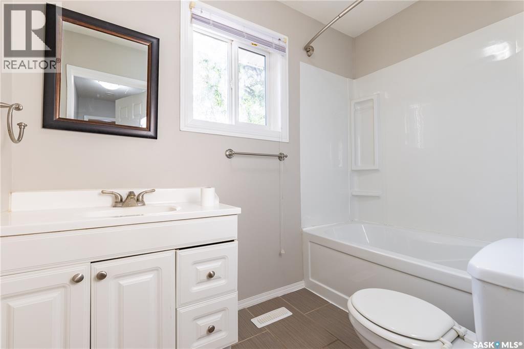 110 Main Street, Dalmeny, SK - Indoor Photo Showing Bathroom
