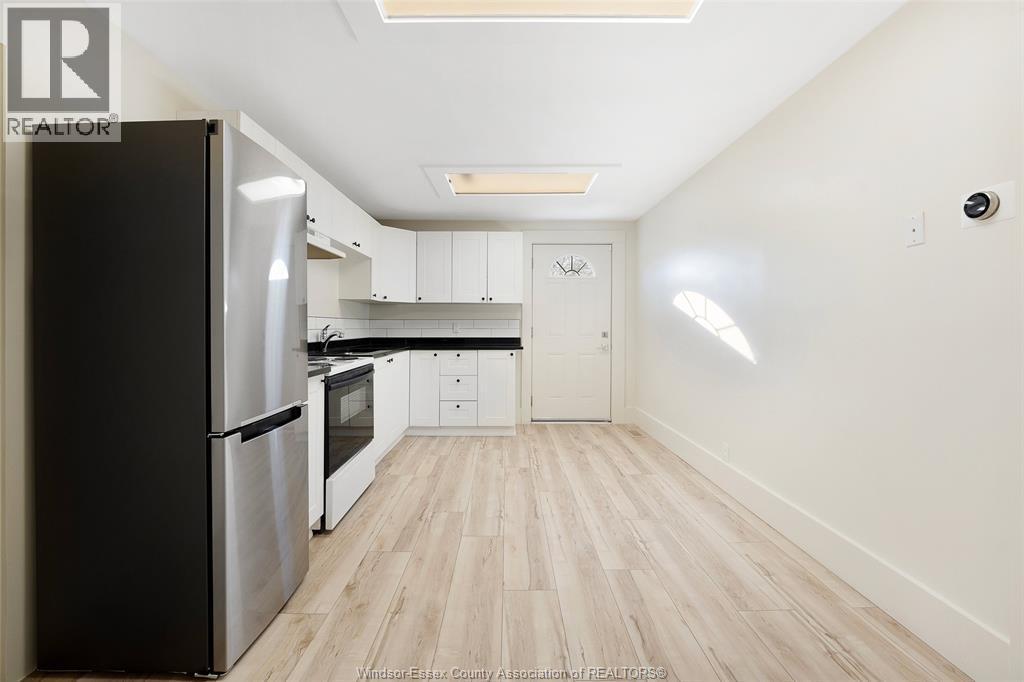 785 Hall #Main, Windsor, ON - Indoor Photo Showing Kitchen