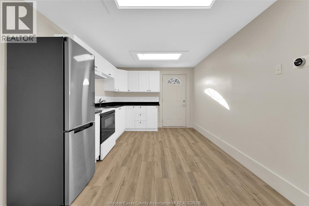 785 Hall #Main, Windsor, ON - Indoor Photo Showing Kitchen