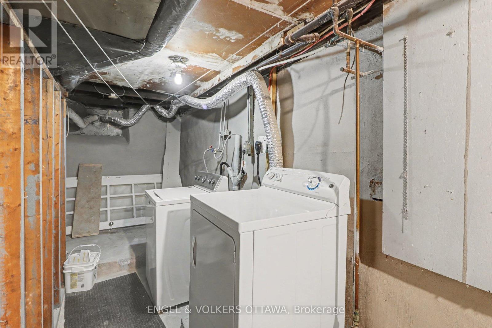 176 Arlington Avenue, Ottawa, ON - Indoor Photo Showing Laundry Room