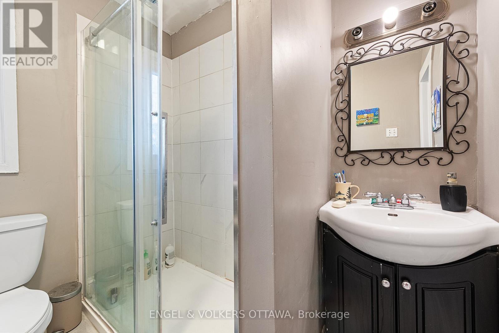 176 Arlington Avenue, Ottawa, ON - Indoor Photo Showing Bathroom